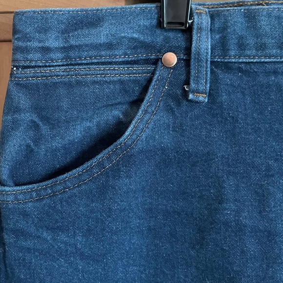 Wrangler Jeans Mid Weight   Great Used Condition Mens Size 42 x 30 - Picture 2 of 9